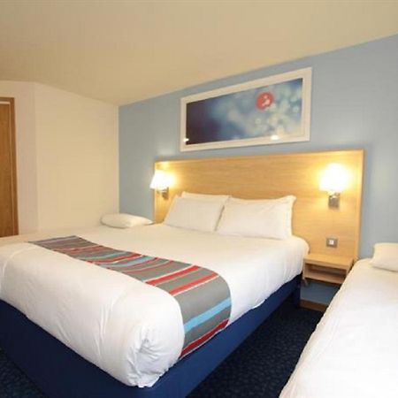 Travelodge Swansea Central Exterior photo