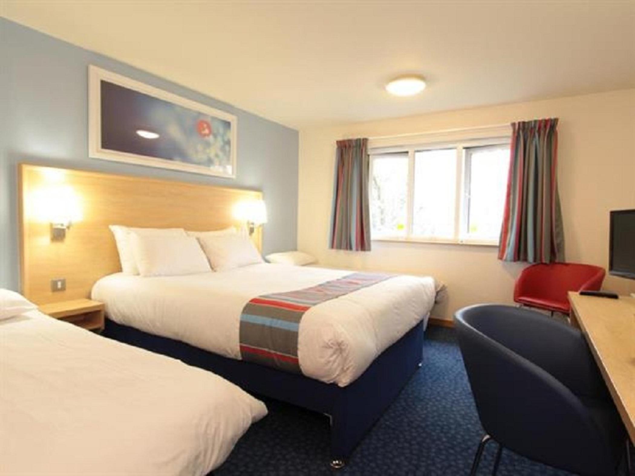 Travelodge Swansea Central Exterior photo