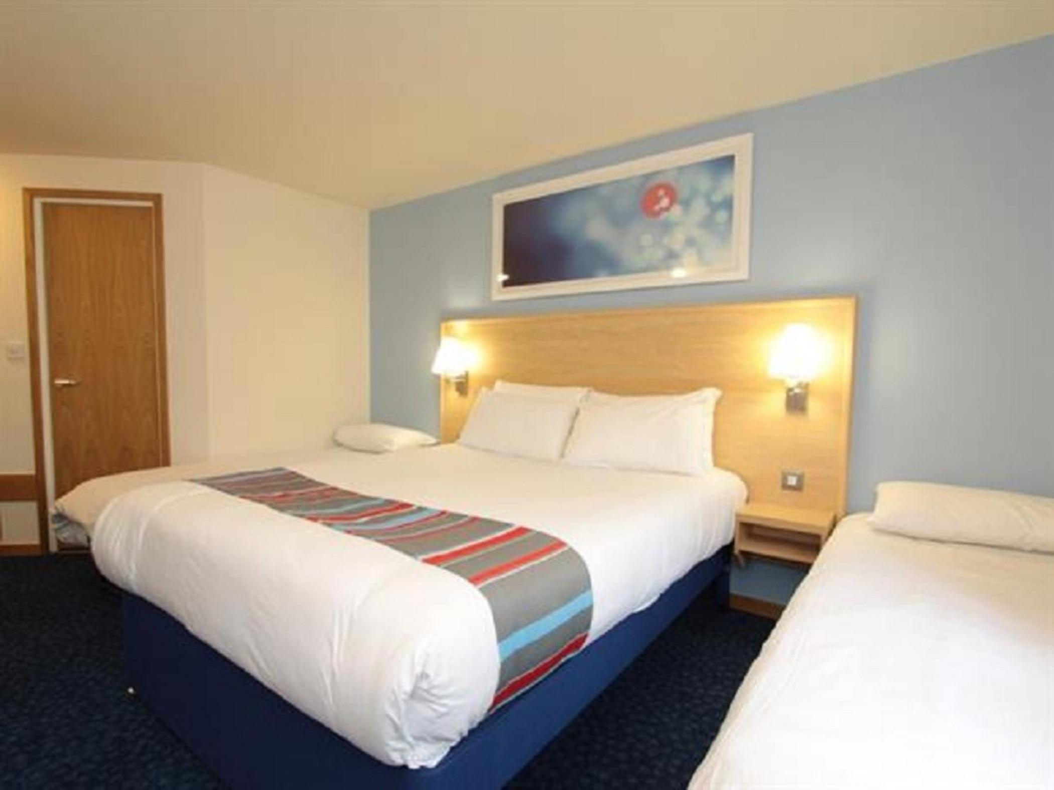 Travelodge Swansea Central Exterior photo