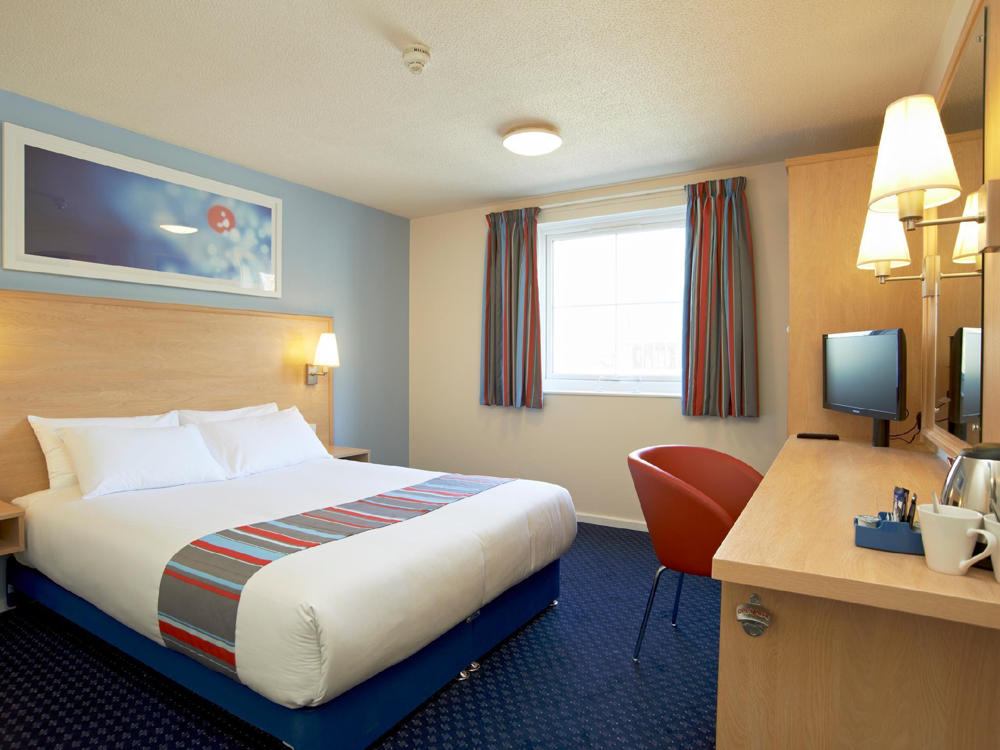 Travelodge Swansea Central Exterior photo