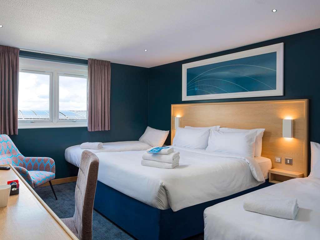 Travelodge Swansea Central Room photo