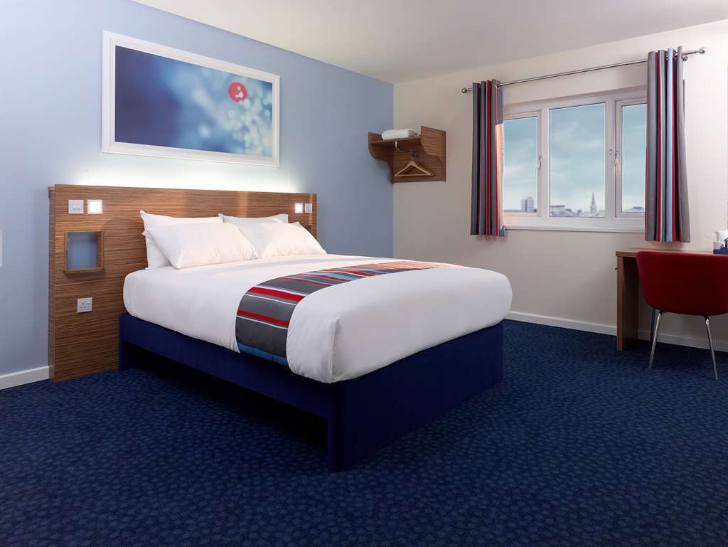 Travelodge Swansea Central Room photo