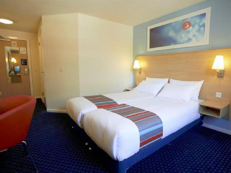 Travelodge Swansea Central Exterior photo