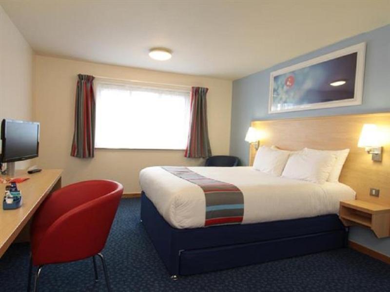 Travelodge Swansea Central Exterior photo