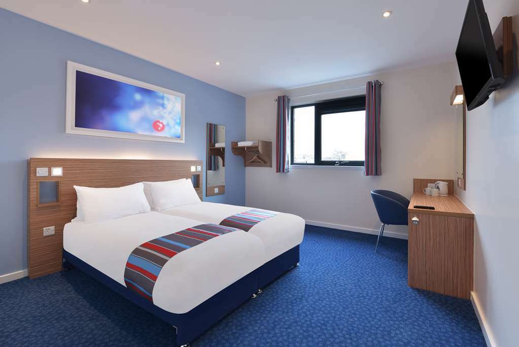Travelodge Swansea Central Room photo