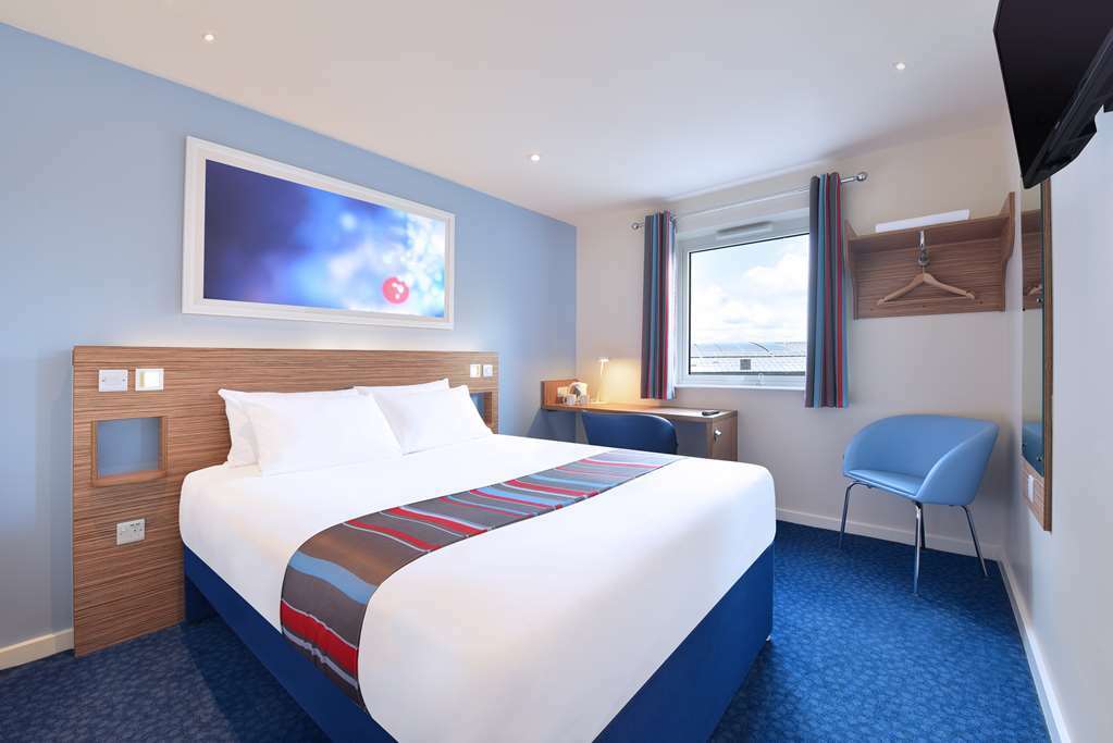 Travelodge Swansea Central Room photo